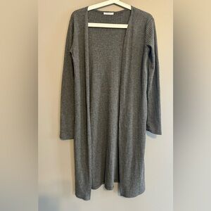 Lightweight long cardigan.